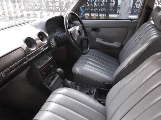 ขายขาดทุน BENZ 240D เกียร์ธรรมดาW123 สีใหม่เอี่ยมทั้งคัน ช่วงล่างทำมาใหม่หมด