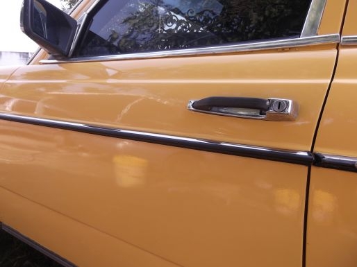 ขายขาดทุน BENZ 240D เกียร์ธรรมดาW123 สีใหม่เอี่ยมทั้งคัน ช่วงล่างทำมาใหม่หมด