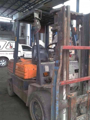 ฝากขายตามสภาพ รถยกโตโยต้ารุ่น 5 น้ำหนักยก 3 ตัน เสาสูง 3 เมตร เครื่องดีเซล เกียร์ธรรมดา