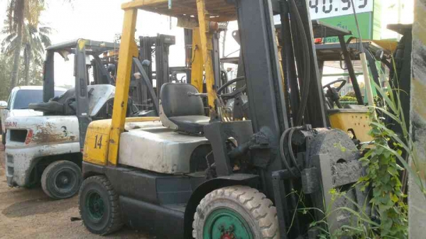 ฝากขายถูกๆ รถยก TCM Z5 น้ำหนักยก 3 ตัน เสาสูง 4 เมตร งาหมุน  เครื่องดีเซล เกียร์ออโต้