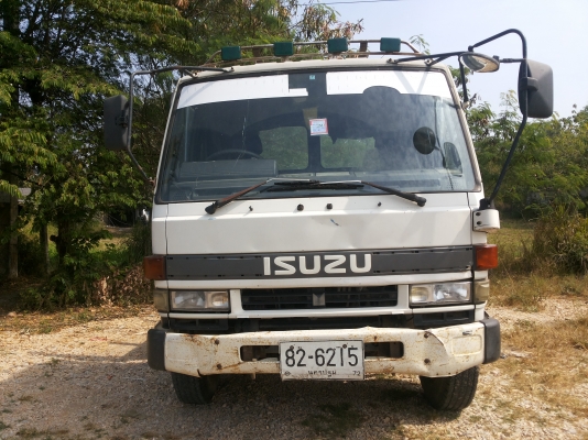 ต้องการขายหกล้อ isuzu ร็อคกี้175