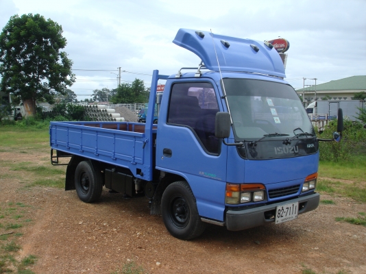 ISUZU NKR 4 ล้อ ปี 46 เครื่อง 100 แรงเทอร์โบ ยาว 3.10 ม. ISUZU NKR 4 ล้อ ปี 46 เครื่อง 100 แรงเทอร์โบ ยาว 3.10 ม.