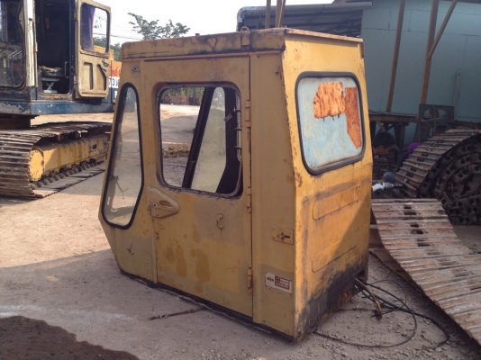 ขายครับ อะไหล่ KOMATSU 200-1 ทั้งคัน สภาพสวยๆ  สนใจชิ้นไหนโทรสอบถามได้นะครับ