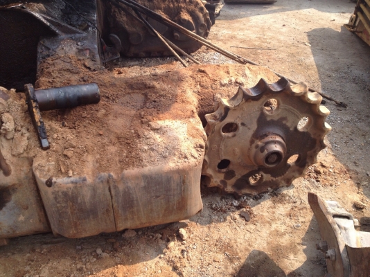 ขายครับ อะไหล่ KOMATSU 200-1 ทั้งคัน สภาพสวยๆ  สนใจชิ้นไหนโทรสอบถามได้นะครับ