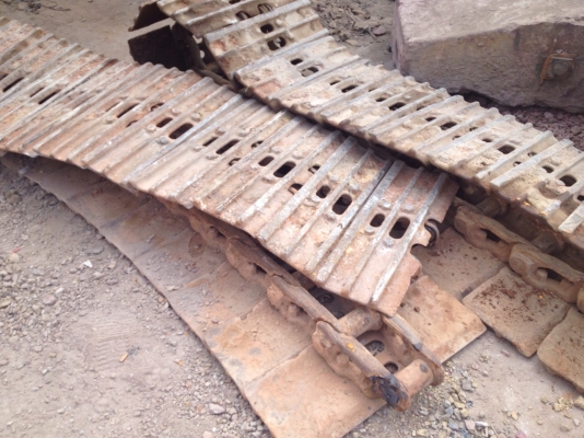 ขายครับ อะไหล่ KOMATSU 200-1 ทั้งคัน สภาพสวยๆ  สนใจชิ้นไหนโทรสอบถามได้นะครับ