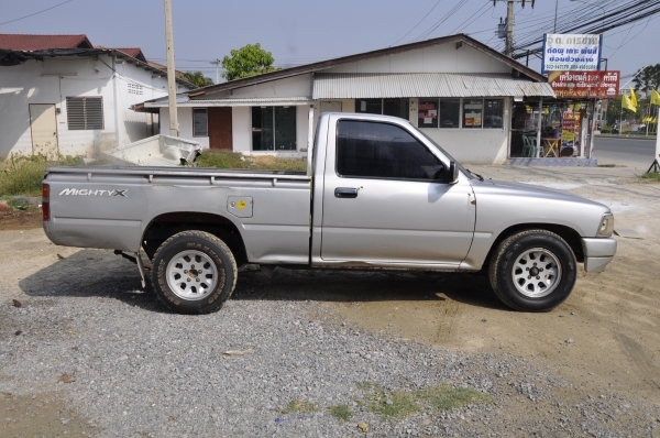 ขาย toyota mighty-x yn-80 เบนซิล+lpg ลงเล่มแล้ว 90,000 บาท