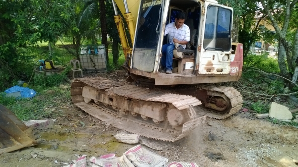 PC120-5 คอนโทนสั้นเดิมๆ ตูดแดงสีเดิม มีเล่มทะเบียน เอวแน่น ปั้มแรง เครื่องดี.. PC120-5 คอนโทนสั้นเดิมๆ ตูดแดงสีเดิม มีเล่มทะเบียน เอวแน่น ปั้มแรง เครื่องดี..