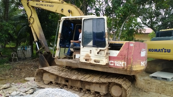 PC120-5 คอนโทนสั้นเดิมๆ ตูดแดงสีเดิม มีเล่มทะเบียน เอวแน่น ปั้มแรง เครื่องดี.. PC120-5 คอนโทนสั้นเดิมๆ ตูดแดงสีเดิม มีเล่มทะเบียน เอวแน่น ปั้มแรง เครื่องดี..