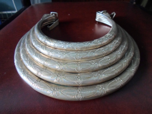 สร้อยคอชาวเขา  เนื้ออัลปาก้า  600  สภาพสวย ๆ เหมาะสะสม