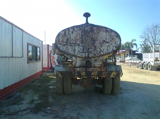 รถน้ำ HINO KR140 140 แรงม้า บรรทุกน้ำ 8,000 ลิตร ลดราคาเหลือเพียง 180,000 บาท