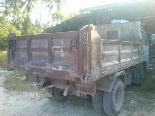 รถอีซูซุ 6 ล้อดั้ม NKR 88 แรงม้า ปี 37  สนใจติดต่อ 081 - 6079515