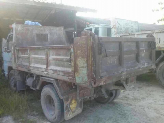 รถอีซูซุ 6 ล้อดั้ม NKR 88 แรงม้า ปี 37  สนใจติดต่อ 081 - 6079515