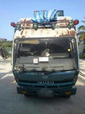 รถอีซูซุ 6 ล้อดั้ม NKR 88 แรงม้า ปี 37  สนใจติดต่อ 081 - 6079515