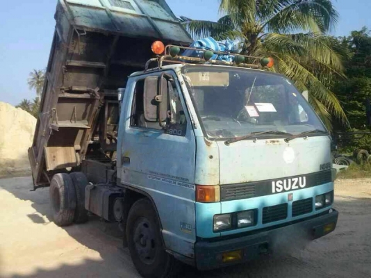 รถอีซูซุ 6 ล้อดั้ม NKR 88 แรงม้า ปี 37  สนใจติดต่อ 081 - 6079515
