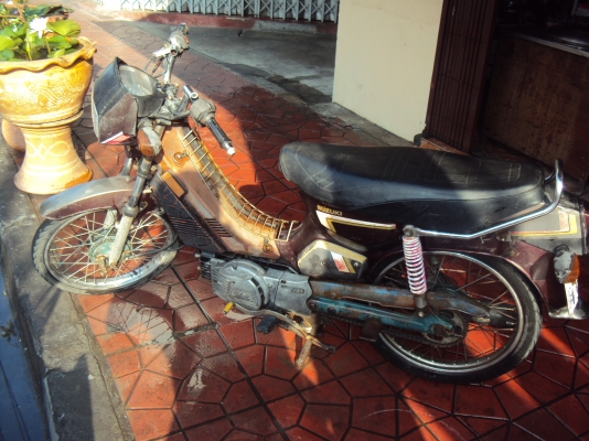 ขายรถซูซูกิสปรินเตอร์100มีทะเบียนชุดโอนสนใจติดต่อสรกฤช091-8892274