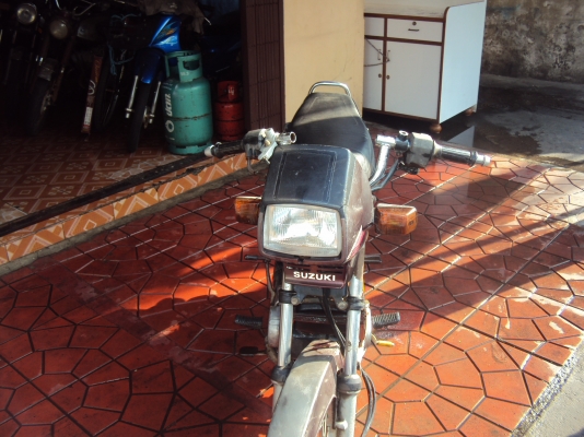 ขายรถซูซูกิสปรินเตอร์100มีทะเบียนชุดโอนสนใจติดต่อสรกฤช091-8892274