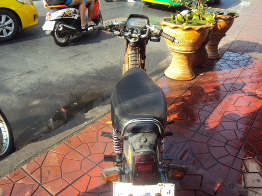 ขายรถซูซูกิสปรินเตอร์100มีทะเบียนชุดโอนสนใจติดต่อสรกฤช091-8892274