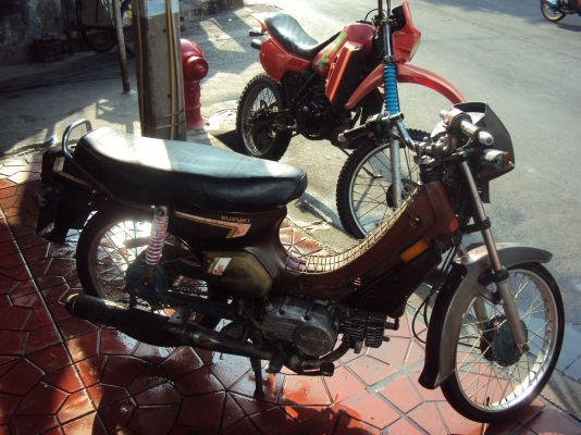 ขายรถซูซูกิสปรินเตอร์100มีทะเบียนชุดโอนสนใจติดต่อสรกฤช091-8892274