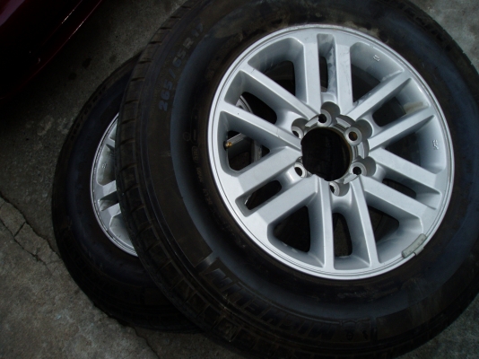 ขายแม็ก17พร้อมยาง265 65 17มี1วงเอาไว้ทำอะไหล่2000บาท