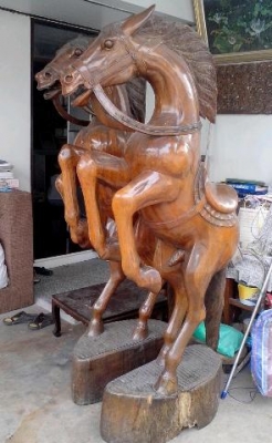 ขายม้าคู่แกะสลักจากไม้จามจุรีทั้งต้น งานเก่าอายุ 50 กว่าปี
