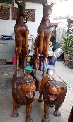 ขายม้าคู่แกะสลักจากไม้จามจุรีทั้งต้น งานเก่าอายุ 50 กว่าปี