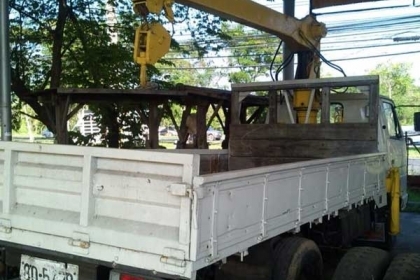 รถบรรทุก ISUZU 100 แรง