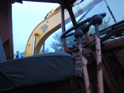 ขาย-รถตักล้อยาง แบบเอวอ่อน เครื่องยนต์ดีเซล 6 สูบ ยี่ห้อ TCM: 75N3 A = ราคา 398,000 บาท