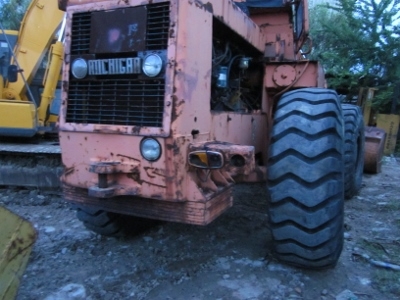 ขาย-รถตักล้อยาง แบบเอวอ่อน เครื่องยนต์ดีเซล 6 สูบ ยี่ห้อ TCM: 75N3 A = ราคา 398,000 บาท