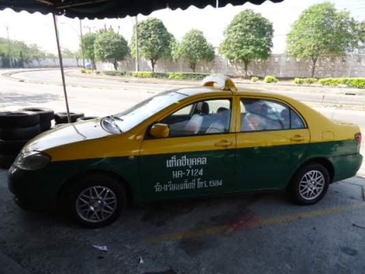 ขายรถTAXI ปลดประจำการ พร้อมเล่มทะเบียนโอน และเอกสารพร้อมโอน ติดแก๊ส CNG แล้ว ฟิตเครื่องใหม่ เครื่องเงียบมาก นิ่งมาก พร้อมใช้ นำมาจดทะเบียนเป็นรถส่วนบุคคลได้เลยครับ ช่วงล่างปรับปรุงแล้วแน่นๆบึ๊กๆๆ ครับ  ขายราคา 97,000.- ครับ รถอยู่กรุงเทพครับ ผมรับประกันเร