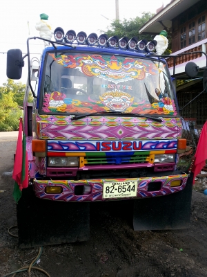 รถบรรทุกรถเกี่ยวพร้อมใช้งาน