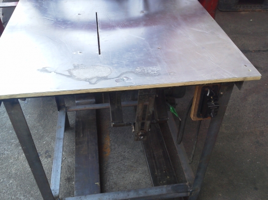 (มีVDO)โต๊ะเลื่อยวงเดือนชนิดปรับใบขึ้นลงได้ใส่ใบเลื่อยได้ใหญ่ถึง16 นิ้วหน้าโต็ะติดด้วยอลูมีเนียมหนา