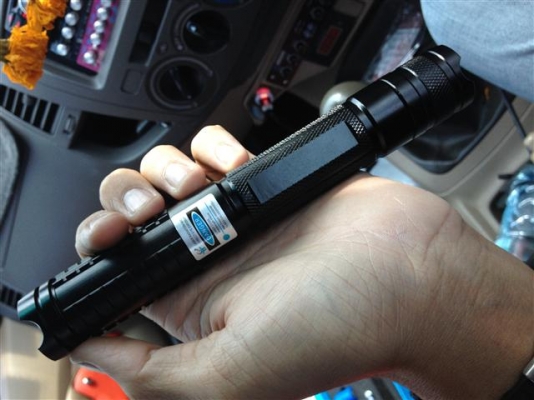 จำหน่ายเลเซอร์สีน้ำเงิน แรงสุด จุดไม้ขีดติด มีจำนวนจำกัด