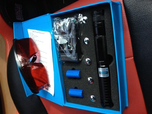 จำหน่ายเลเซอร์สีน้ำเงิน แรงสุด จุดไม้ขีดติด มีจำนวนจำกัด