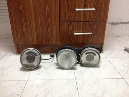 ขายไฟหน้าbmw e30 แท้ติดรถ ยีห้อboschจำนน3ดวง สภาพดี2ดวง อีก1ดวงขายึดไฟหัก1ชิ้นตามรูปนะคับ ราคา2300บาท โทร0875077464โส กทม