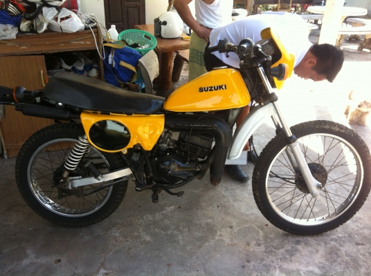 Suzuki TS 125 สวยหล่อมากของเดิมเยอะมาก รีบขายไม่มีเงินจริง Suzuki TS 125 สวยหล่อมากของเดิมเยอะมาก รีบขายไม่มีเงินจริง