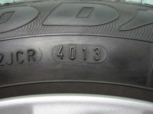 ขายล้อแม็ก Honda Jazz พร้อมยางถอดป้ายแดงปลายปี 13 ขอบ 15 ขายล้อแม็ก Honda Jazz พร้อมยางถอดป้ายแดงปลายปี 13 ขอบ 15