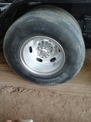 ขายรถหัวลาก 2 เพลา 3M เครื่อง 240 พร้อมหางลาก รถพ้อมใช้งาน ยางเลเดี้ยนใหม่ 10 เส้น เครื่องดี เกีร์ยดี เฟืองท้ายดี คัซซีสวย เดิมๆรถไม่ได้ใช้งานลองขับได้ สนใจติดต่อ 086-2465-934