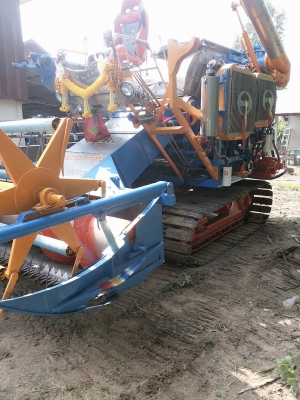 รถเกี่ยวข้าวปานเจริญการช่าง