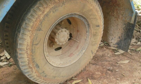 รถฮีโน่ 6 ล้อ ท้ายลาด KM779  117 แรงม้า. สนใจติดต่อ 081 - 6079515