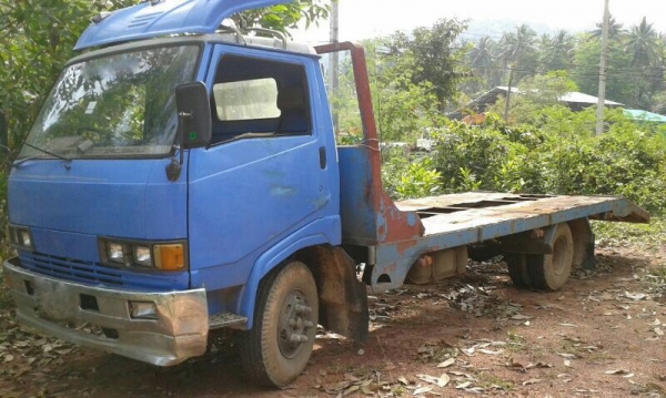 รถฮีโน่ 6 ล้อ ท้ายลาด KM779  117 แรงม้า. สนใจติดต่อ 081 - 6079515