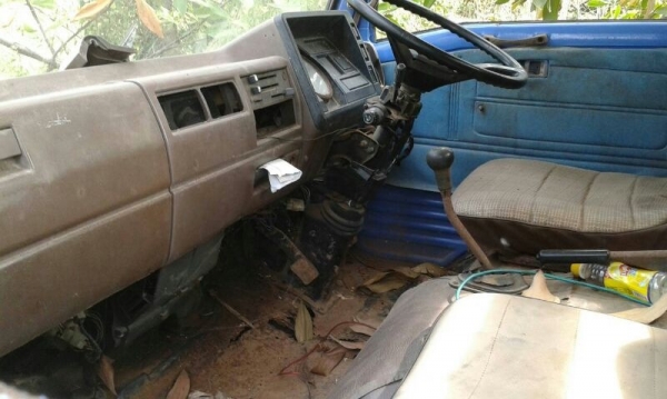 รถฮีโน่ 6 ล้อ ท้ายลาด KM779  117 แรงม้า. สนใจติดต่อ 081 - 6079515