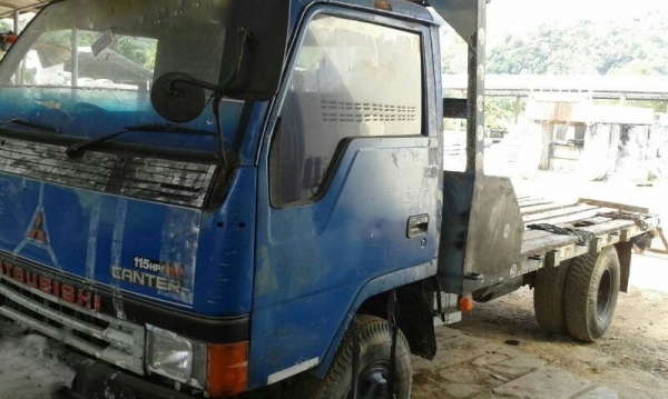 รถมิตซู 6 ล้อดั้ม 115 แรงม้า. / รถมิตซู 6 ล้อ ท้ายลาด 115 แรงม้า. ( มีขายคู่. )  สนใจติดต่อ 081 - 6079515