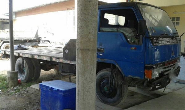 รถมิตซู 6 ล้อดั้ม 115 แรงม้า. / รถมิตซู 6 ล้อ ท้ายลาด 115 แรงม้า. ( มีขายคู่. )  สนใจติดต่อ 081 - 6079515