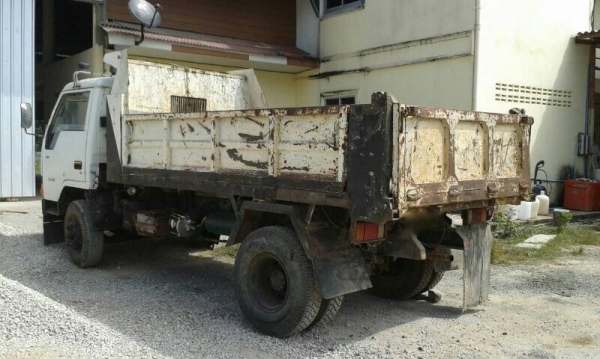 รถมิตซู 6 ล้อดั้ม 115 แรงม้า. / รถมิตซู 6 ล้อ ท้ายลาด 115 แรงม้า. ( มีขายคู่. )  สนใจติดต่อ 081 - 6079515