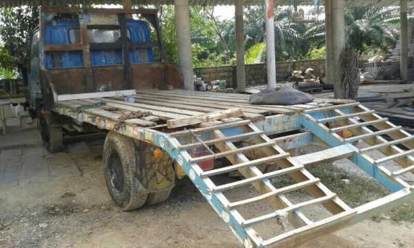 รถมิตซู 6 ล้อดั้ม 115 แรงม้า. / รถมิตซู 6 ล้อ ท้ายลาด 115 แรงม้า. ( มีขายคู่. )  สนใจติดต่อ 081 - 6079515