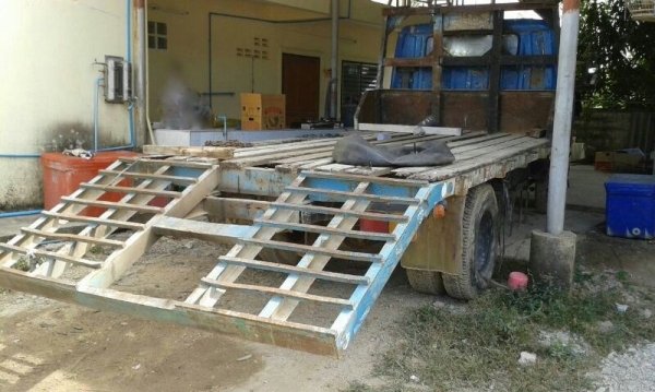 รถมิตซู 6 ล้อดั้ม 115 แรงม้า. / รถมิตซู 6 ล้อ ท้ายลาด 115 แรงม้า. ( มีขายคู่. )  สนใจติดต่อ 081 - 6079515