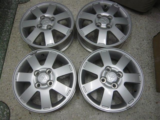 แม็กซ์ มิตซู มิราจ สวยๆ ไม่มีเบียดเลย