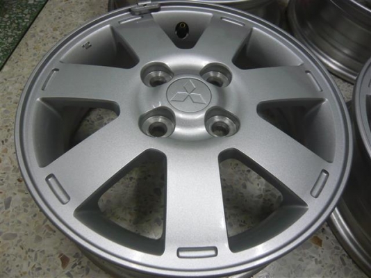 แม็กซ์ มิตซู มิราจ สวยๆ ไม่มีเบียดเลย