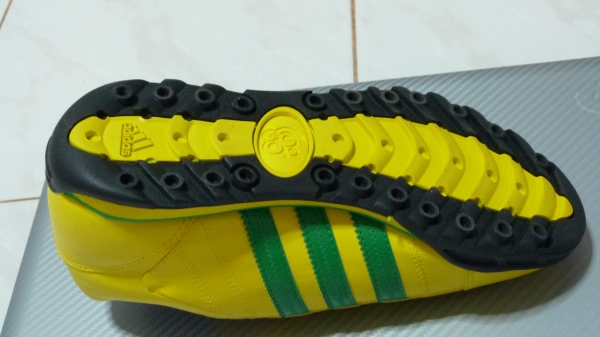 ขายรองเท้า Adidas ของสะสม ฟุตบอลโลก