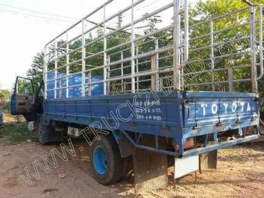 รถบรรทุก 6 ล้อ ยี่ห้อ TOYOTA 145 แรงม้า